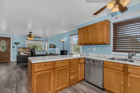 124 S Commonwealth Ave, Elgin, IL 60123 photo 10