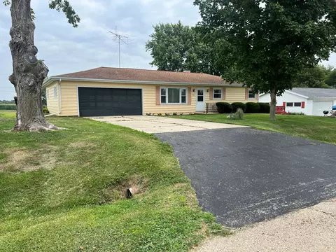 24100 Kane Dr, Sterling, IL 61081