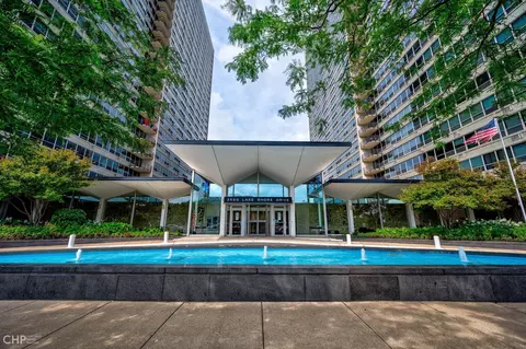 3550 N Lake Shore Dr #2125, Chicago, IL 60657