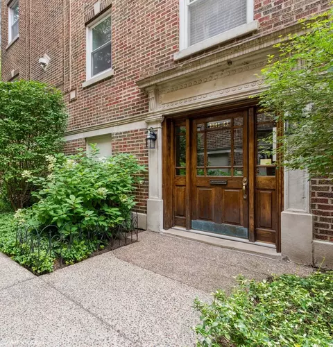 1041 W Glenlake Ave #1, Chicago, IL 60660