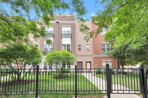 1225 W Grenshaw St, Chicago, IL 60607