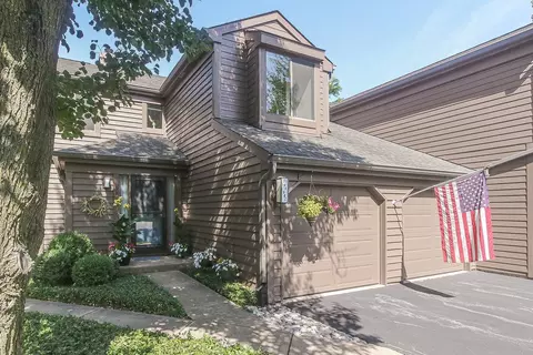 942 Shoreline Rd #907, Lake Barrington, IL 60010