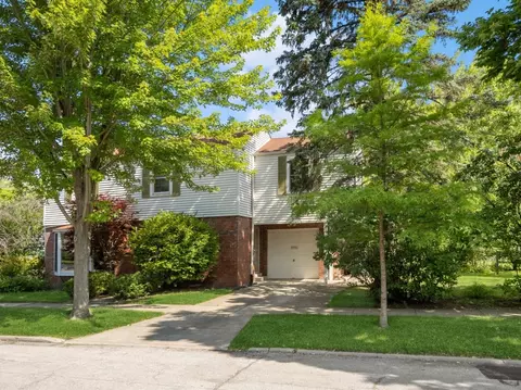 3950 Lee St, Skokie, IL 60076