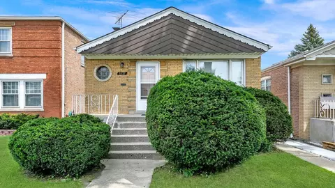 5537 S Kolmar Ave, Chicago, IL 60629
