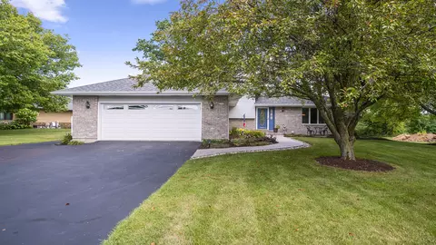 3041 N Silver Ridge Dr, Oregon, IL 61061