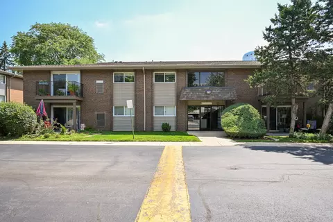 4425 Blackhawk Ln #202, Lisle, IL 60532