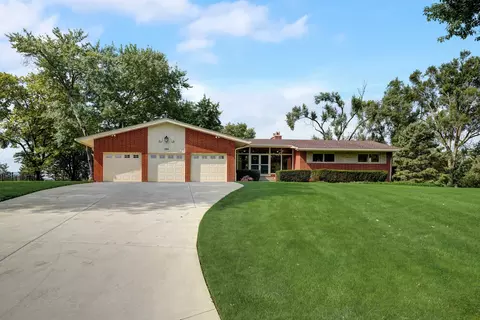 153 Hillcrest Dr, Barrington, IL 60010