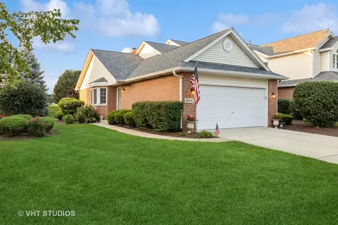 2054 Clover Ln, Woodridge, IL 60517