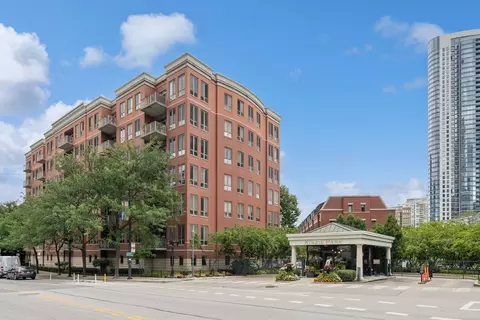 400 N Clinton St #301, Chicago, IL 60654