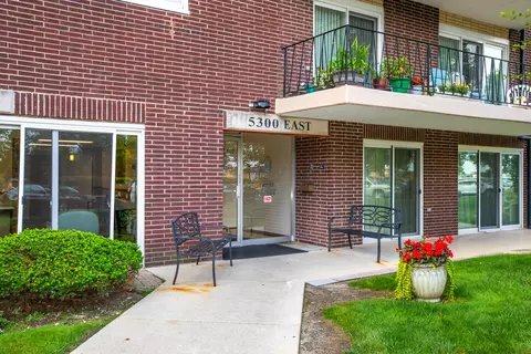 5300 Walnut Ave #16C, Downers Grove, IL 60515