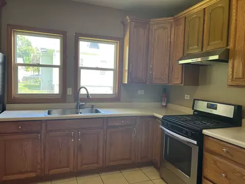460 Addison St, Elgin, IL 60120 photo 10
