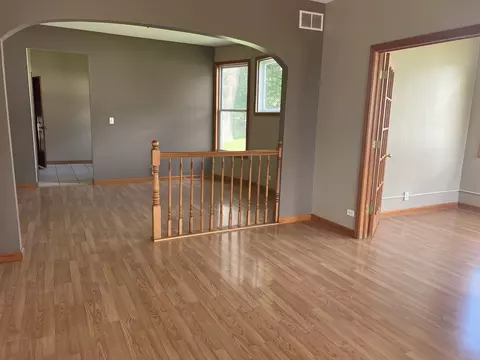 460 Addison St, Elgin, IL 60120 photo 4