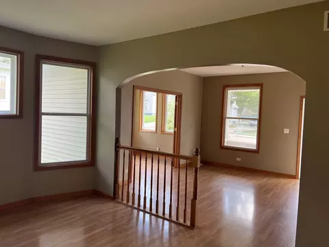 460 Addison St, Elgin, IL 60120 photo 7
