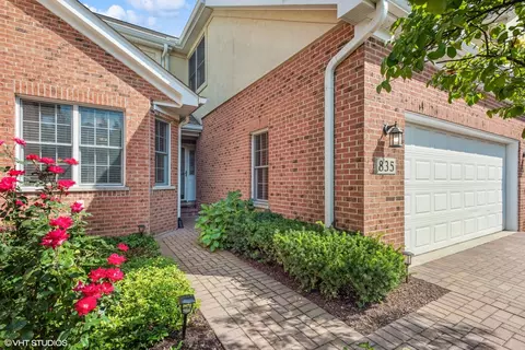 835 Chancel Cir, Glen Ellyn, IL 60137