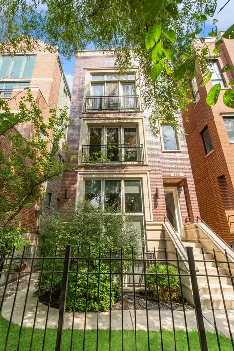 863 N Hermitage Ave #1, Chicago, IL 60622