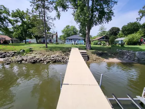 2216 Colby Dr, Mchenry, IL 60050