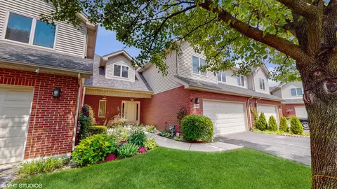 6602 Natasha Ct, Countryside, IL 60525