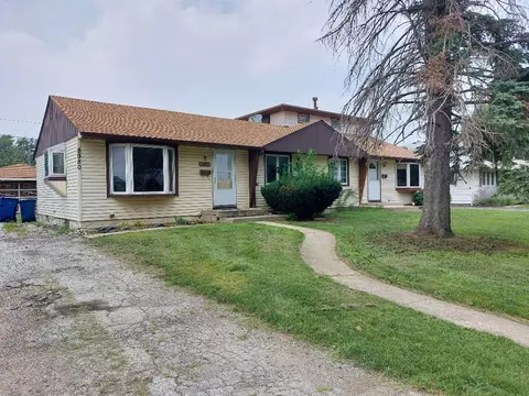 8980 S Main St, Hometown, IL 60456