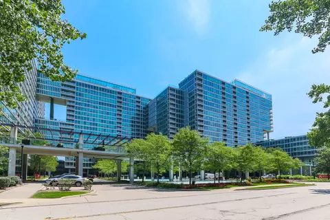 9715 Woods Dr #1107, Skokie, IL 60077