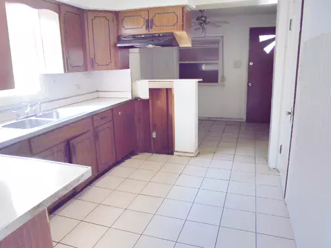 10024 S Eberhart Ave, Chicago, IL 60628 photo 10