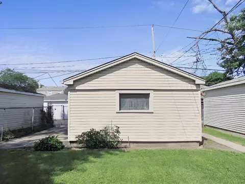10024 S Eberhart Ave, Chicago, IL 60628 photo 3