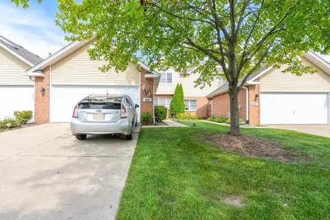 8605 Pearson Dr, Darien, IL 60561