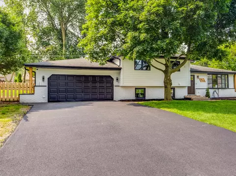 1045 Norfolk St, Downers Grove, IL 60516