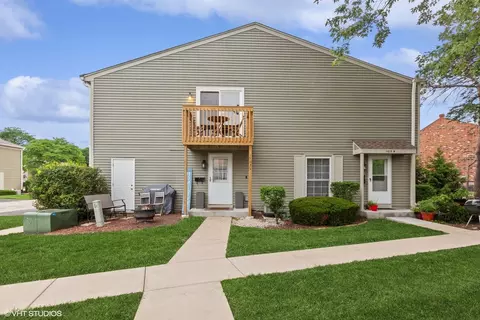 1105 Mount Vernon Ct #A, Wheaton, IL 60189