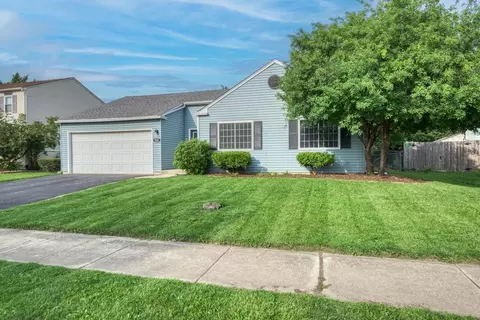 935 Fieldside Ln, Aurora, IL 60504