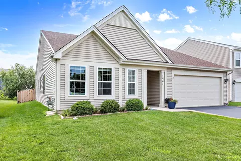 1341 Padre Island Ln, Pingree Grove, IL 60140