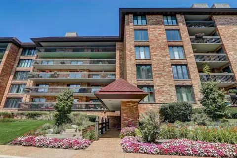 1621 Mission Hills Rd #N201, Northbrook, IL 60062