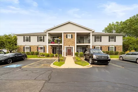 935 Golf Course Rd #1, Crystal Lake, IL 60014