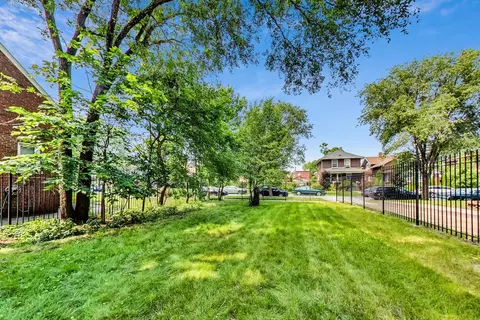 7329 S Oglesby Ave, Chicago, IL 60649