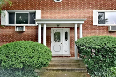 727 S Maple Ave #200, Oak Park, IL 60304