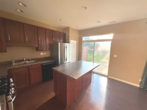 417 Blackstone Ave, Elgin, IL 60124 photo 9