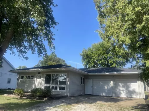 220 East St, Penfield, IL 61862
