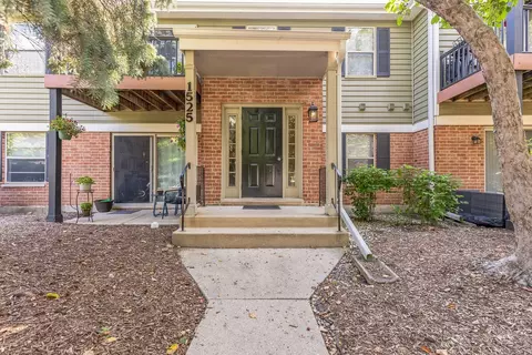 1525 Raymond Dr #204, Naperville, IL 60563