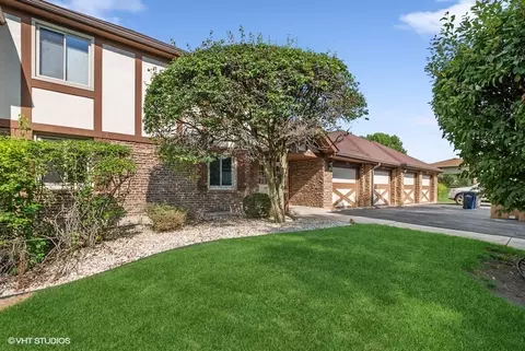 15514 Orlan Brook Dr #242, Orland Park, IL 60462