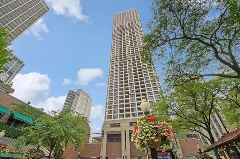 1030 N State St #16M, Chicago, IL 60610