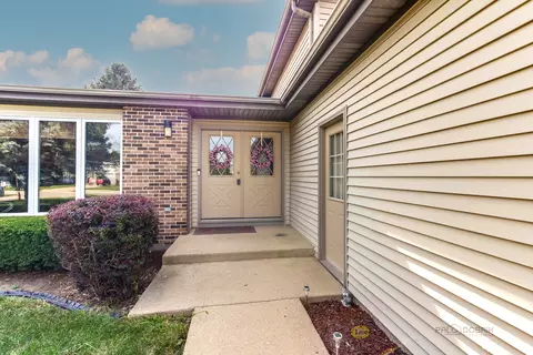 119 N Bauer Rd, Mchenry, IL 60050 photo 2