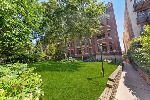615 W Deming Pl #203, Chicago, IL 60614