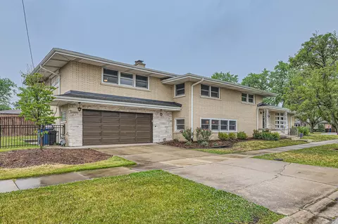 10820 S Tripp Ave, Oak Lawn, IL 60453