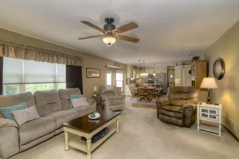 904 Hampton Dr, Carol Stream, IL 60188 photo 10