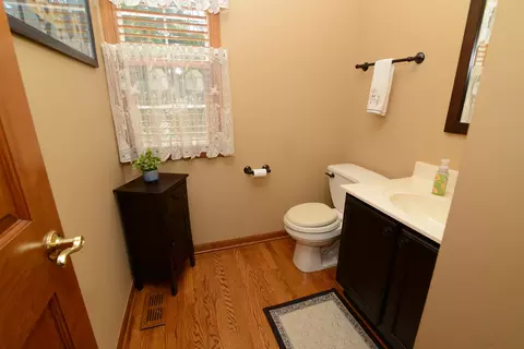 904 Hampton Dr, Carol Stream, IL 60188 photo 7