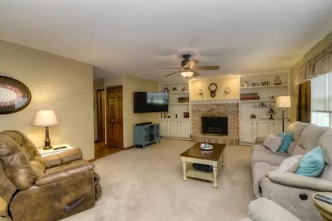 904 Hampton Dr, Carol Stream, IL 60188 photo 9