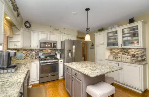 904 Hampton Dr, Carol Stream, IL 60188 photo 14