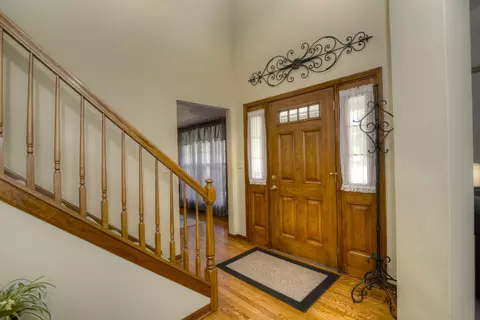 904 Hampton Dr, Carol Stream, IL 60188 photo 4