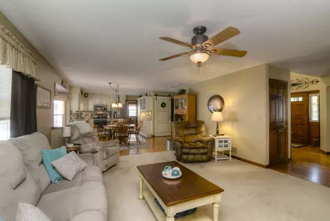 904 Hampton Dr, Carol Stream, IL 60188 photo 11