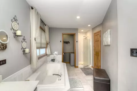904 Hampton Dr, Carol Stream, IL 60188 photo 23