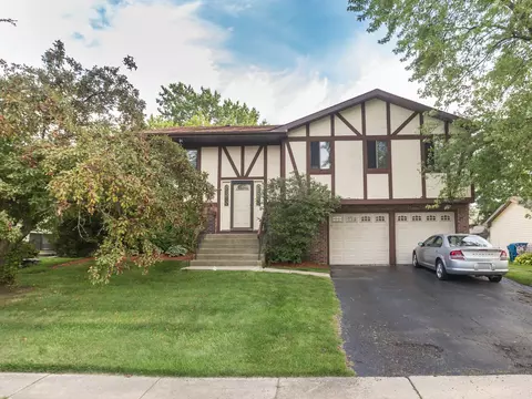 1775 Nautilus Ln, Hanover Park, IL 60133